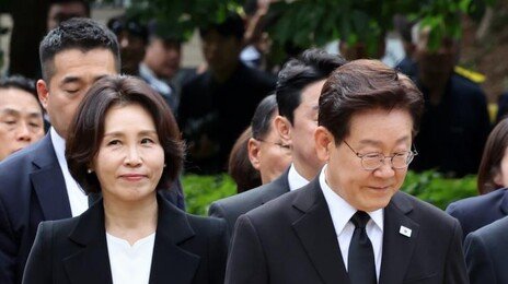 취임후 ‘盧추도식’ 첫 참석한 李 “기득권 반발 두려워않고 개혁”