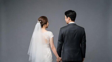 “한 번 입는데 왜 200만원?”…MZ부부 ‘스드메’도 실속소비 나선다