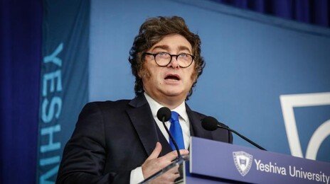 아르헨 “AI로 가상공간에 현실사회 재현”… “현대판 빅브러더, 국민 감시 우려” 논란