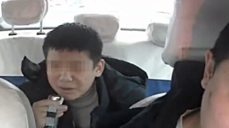 “택시비 모자라요” 울먹인 소년…다독이며 집까지 간 中기사 화제
