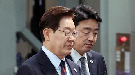 李부부 자갈치시장 방문에…상인 “악수하려고 손 씻고 기다려”