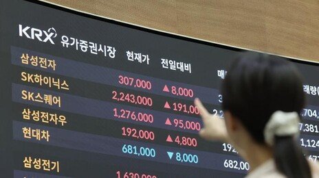 9% 뛴 하이닉스, 삼전 이어 ‘1조달러 클럽’… 펄펄 끓는 반도체株