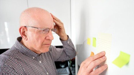 “코 스프레이 2번 뿌렸더니 기억력 쑥”…치매 치료 가능성
