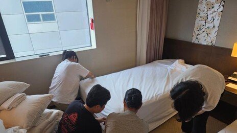“정년 없는 일 찾아요”…호텔 문 두드리는 중장년 구직자들