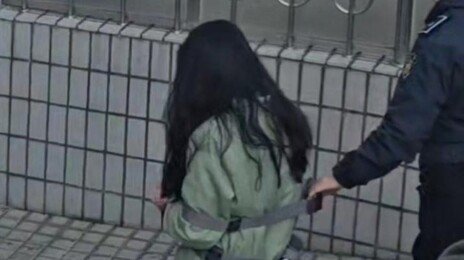 시험지 훔쳐 딸 전교 1등 만든 엄마…“반성문 20회 제출” 2심서 감형