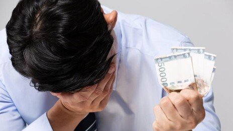 아무리 거친 사람이라도 돈 빌린 사람 앞에선 고분고분해진다