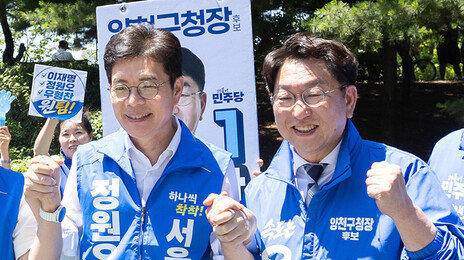 與양천구청장 후보, 아기에 “뽀뽀 한번”…‘오빠’ 이어 ‘뽀뽀’ 논란