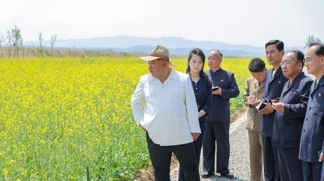 김정은, 딸 주애와 신의주온실종합농장 방문…“사계절 채소 재배 절실”