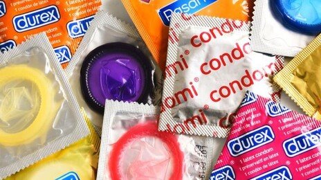 “콘돔 쓰지 마라”…中 출산율 폭락에 ‘피임 통제’