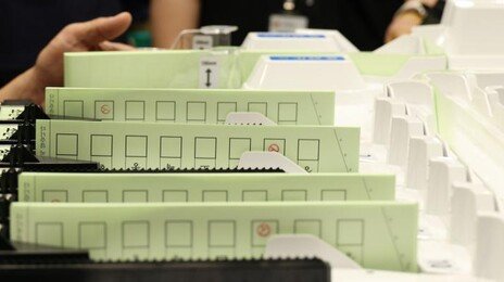 기표소내 투표지 촬영땐 처벌…인증샷은 투표소 밖에서만