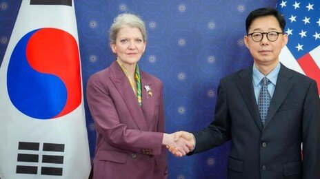 한미 핵잠-우라늄 협상 돌입 “정상간 합의 신속 이행 공감대”