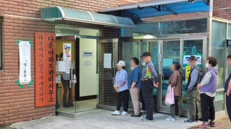 “투표지 이미 찍혔다” 고성…투표용지 2장 발견되기도