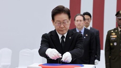 李, 6·25 전사자 유해 상호 봉환식 참석 “한미동맹 굳건하게 만드는 이정표”