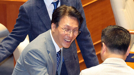 정청래 비판글에 ‘좋아요’ 눌리자…김 총리 “페북 비정상, 당분간 사용 중단“