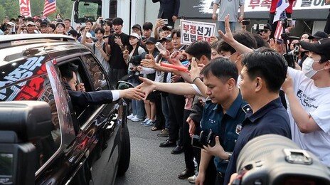 與 “국힘, 선관위 과오 빌미로 정쟁 몰두…원 구성 협상부터”