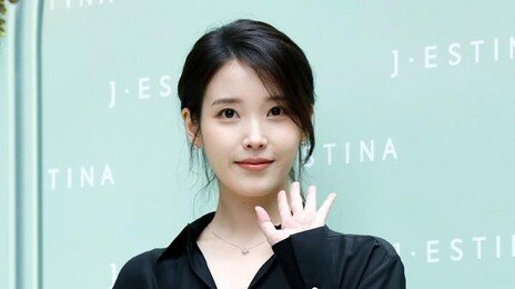 “잠실 스벅 선결제해줘” 투표용지 사태에 아이유 SNS 불똥