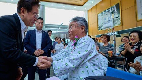 월남전 노병 “전쟁나면 최전방 보내달라”…李 “안 나게 하겠다”