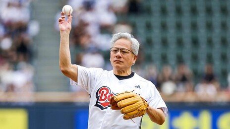 엔비디아, ‘젠슨황 시구’ 잠실구장에 BBQ 치킨 113마리 주문