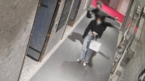 성폭력 의심에도 바지 겉면만 감식…‘돌려차기’ 피해자의 울분
