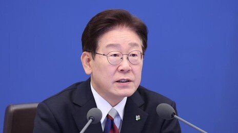 李 “1년간 민주주의·통상·민생 3대 위기 파고 헤쳐와”