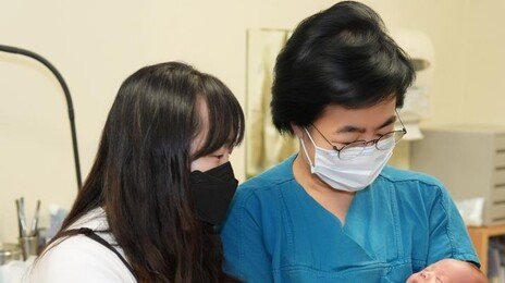 쌍둥이중 첫째 잃고, 22주 버텨 둘째 무사히 출산