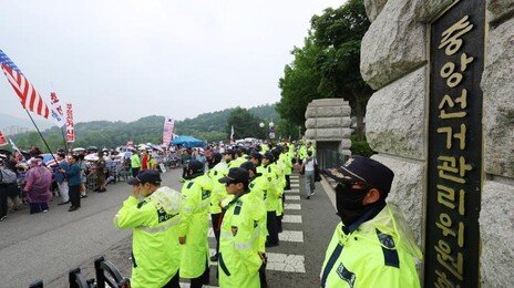 선관위 “용지 부족 투표소 총 91곳 확인…26곳서 투표 중단 발생”