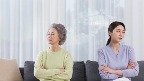 시어머니 핸드폰에 연결된 ‘홈캠’…6개월 몰래 봤다