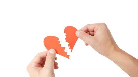“연애 때 찍어준 사진이 프로필?”…데이팅 앱에서 남편 발견한 아내
