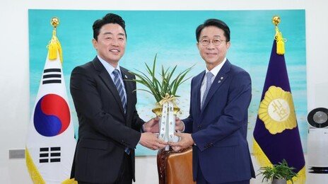 강훈식, 조정식 예방 “투표용지 부족 사태, 국정조사 신속 추진해야”