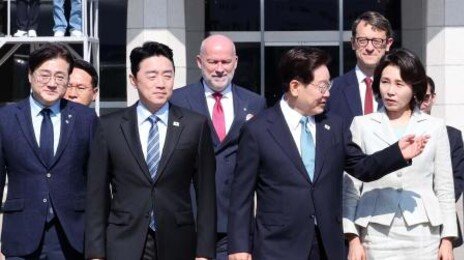李 출국 행사에 김민석 참석-정청래 불참… 靑 “안와도 된다 했다”