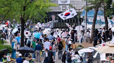 “지금 경제 나쁘다” 53%…지선 “野 선전” 45%, “與 선전” 31%