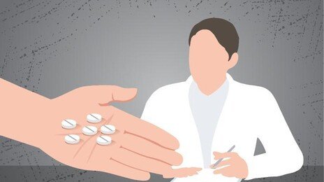 독감인데 10명중 8명 위장약도 처방…저위험군 13%엔 항생제