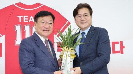 정점식 “야당 쓴소리도 국정에 반영을” 홍익표 靑수석에 당부