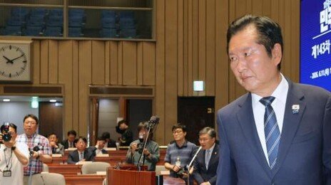 반청계, 鄭면전서 “물러나라”…정청래, ‘연임’ 질문에 “알아서 판단하라”