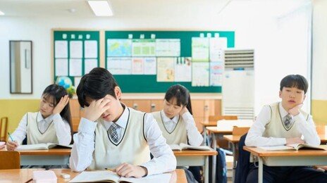 결석률 OECD 최저 한국… 학교선 자거나 딴짓 절반