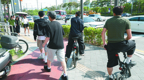 사람은 아찔,자전거는 답답… 전국 2만 km ‘불편한 동거’