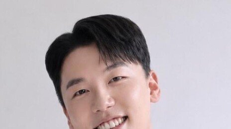 신혼여행 귀국길 울린 ‘닥터콜’… 승객 구한 30세 전공의