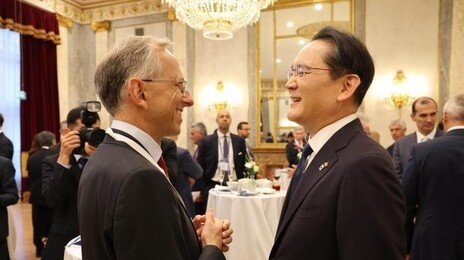 伊국빈방문 동행한 이재용 회장 “저희가 더 열심히 해야죠”