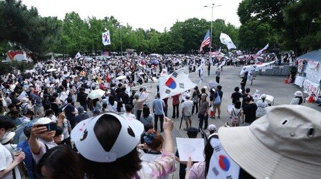 “올림픽공원 봉쇄 시위에… 펜싱 대표, 칼 빌려 대회 나갈판”