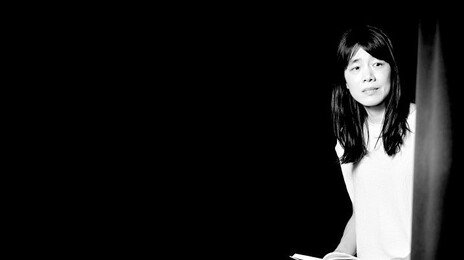 “이주노동자 이전의 한 사람 딸기 따며 상처를 새긴다”