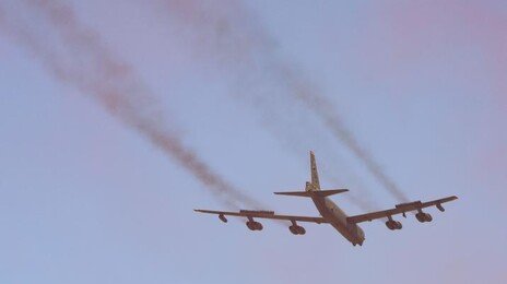 美 본토서 B-52 폭격기 이륙 직후 추락…인명 피해 파악중