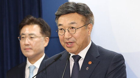 윤호중 행안장관 “잠실 사적 검문·허위 유포 엄중히 책임 묻겠다”