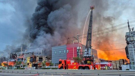샌드위치 패널 타고 확산…인천 공장 화재 20시간 만에 완진
