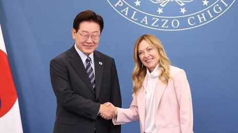 李대통령 “멜로니 총리, 이탈리아 관광가이드 시험 해결책 모색하기로”