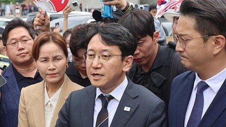 올공 찾은 與의원들에 시위대 “나가라”…결국 현장 떠나