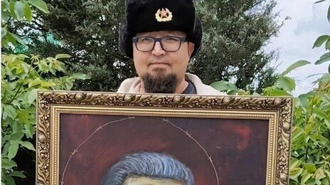 푸틴 풍자하던 러시아 망명 화가, 폴란드서 7발 총격 피살