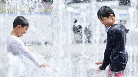 강원에도 올해 첫 폭염주의보… 주말, 전국 비로 더위 누그러져