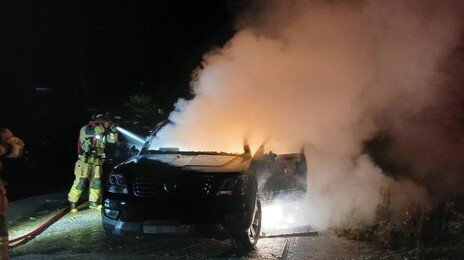 SUV 안에서 라이터 켰는데 ‘펑!’…70대 운전자 2도 화상