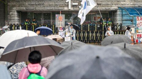 경찰, 잠실 개표소 시위 현장서 가스총 소지 80대 적발