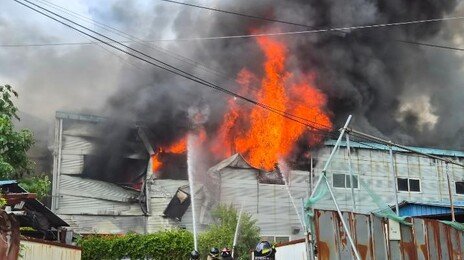 광주 평동산단 공장에 화재…소방 대응 1단계 발령 진화 중